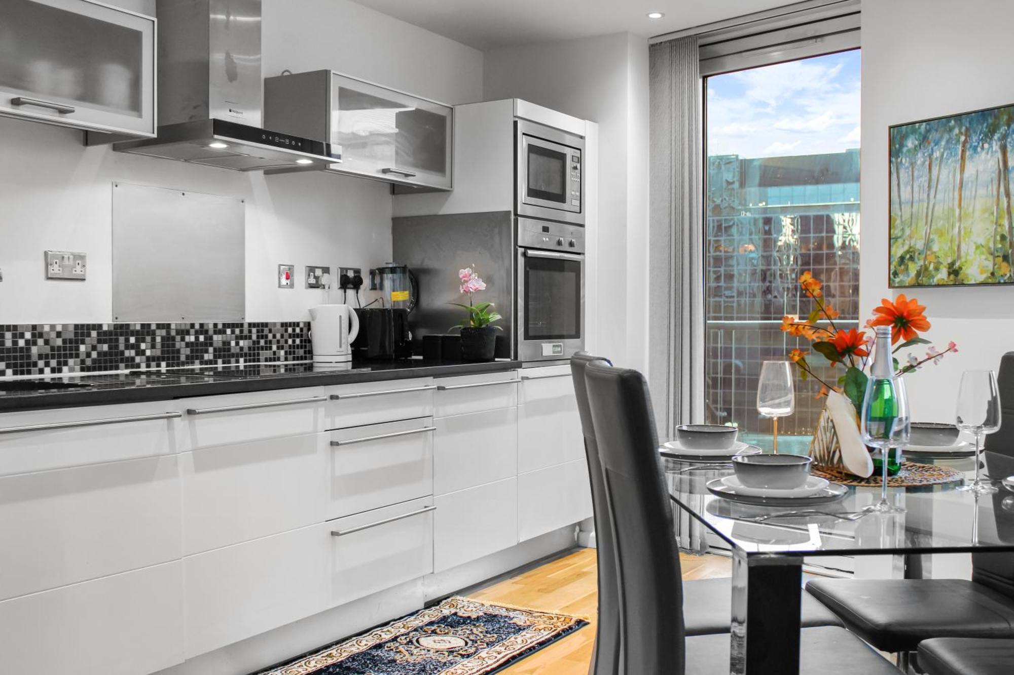5 Minutes To Station, River Views, Balcony, Gym Appartamento *