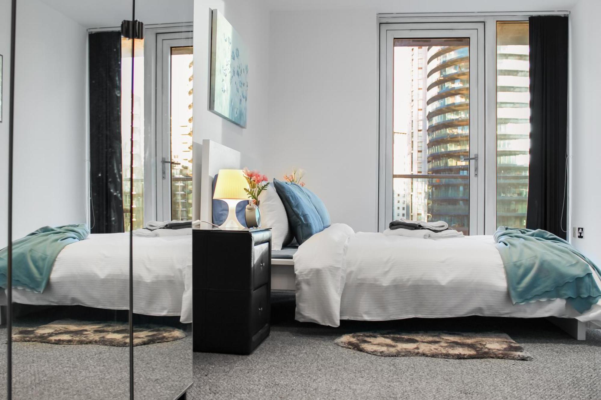 5 Minutes To Station, River Views, Balcony, Gym Appartamento