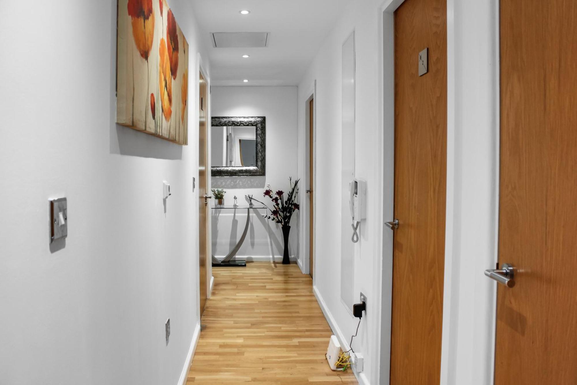 Appartamento 5 Minutes To Station, River Views, Balcony, Gym