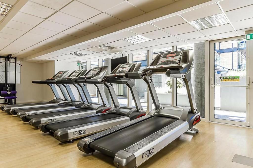 5 Minutes To Station, River Views, Balcony, Gym Appartamento Londra
