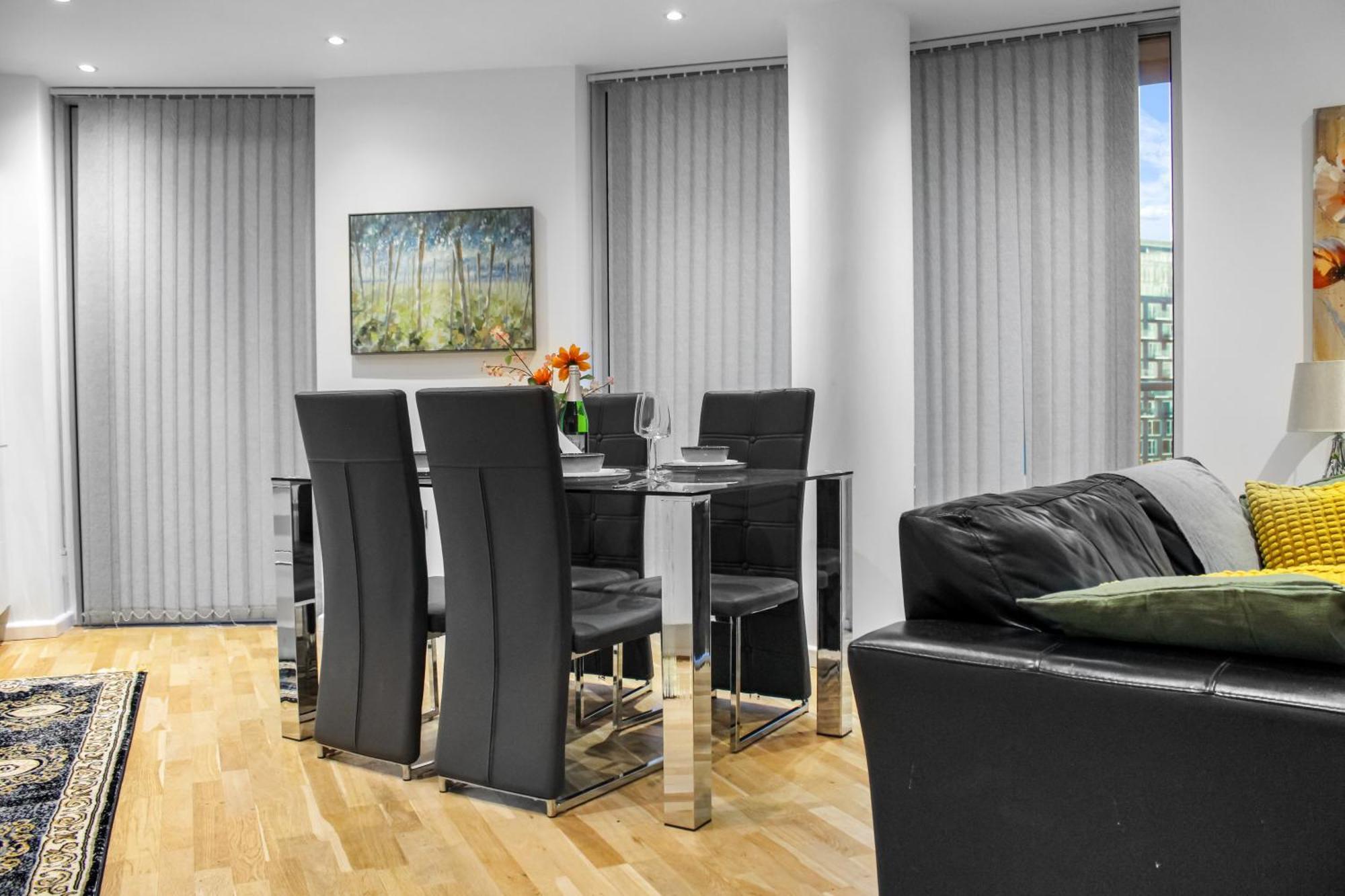 5 Minutes To Station, River Views, Balcony, Gym Apartment